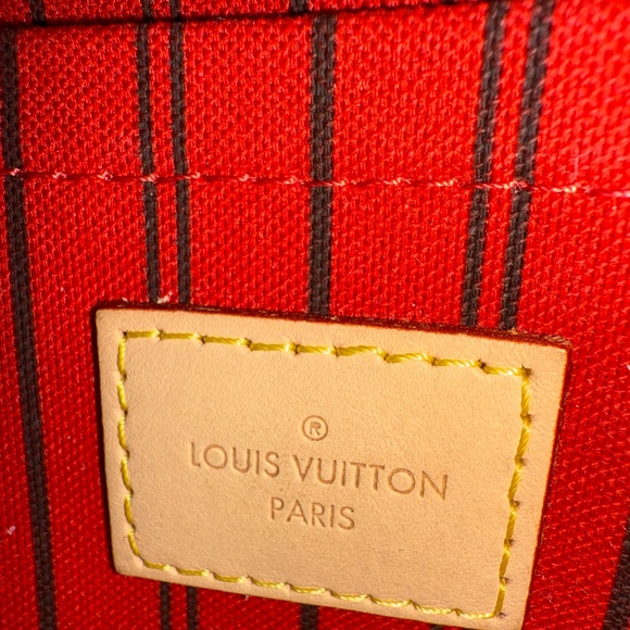 Louis Vuitton wristlet - Picture 4 of 5